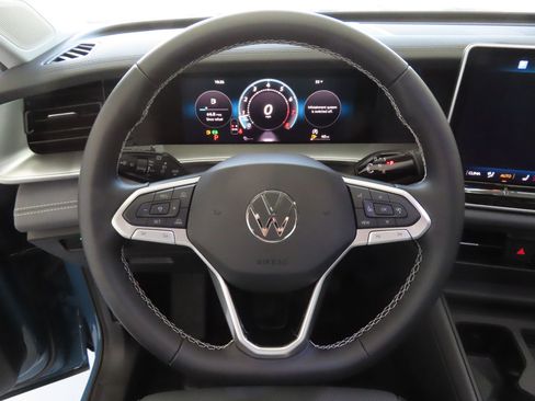 Used 2026 Volkswagen Tiguan SE FWD image 15