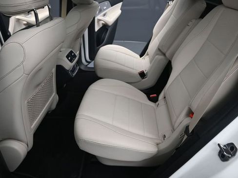 Used 2025 Mercedes-Benz GLS 450 4MATIC image 27