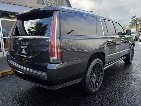 Used 2019 Cadillac Escalade ESV Platinum image 7