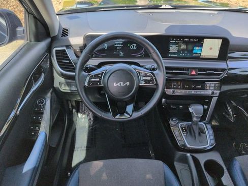 Used 2025 Kia Seltos S AWD/4WD image 16