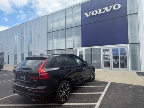 Used 2024 Volvo XC60 B5 Plus w/ Protection Package Premier AWD/4WD image 5