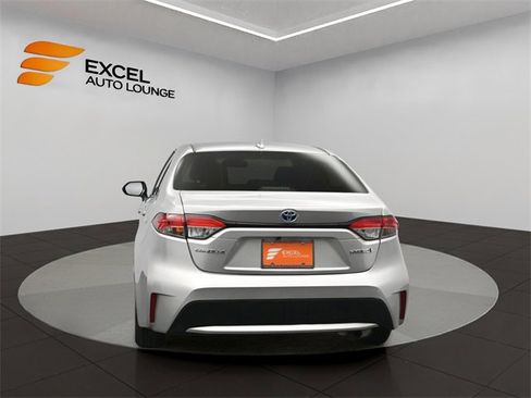Used 2020 Toyota Corolla LE image 3