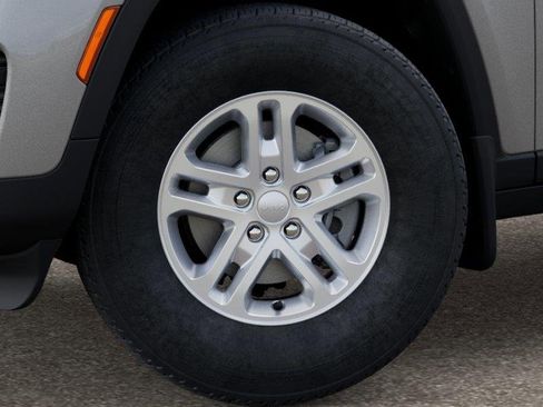 New 2025 Jeep Grand Cherokee Laredo w/ MOPAR Finishing Package image 8