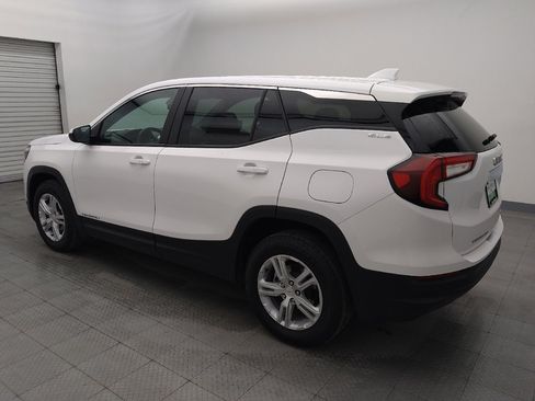 Used 2024 GMC Terrain SLE image 3