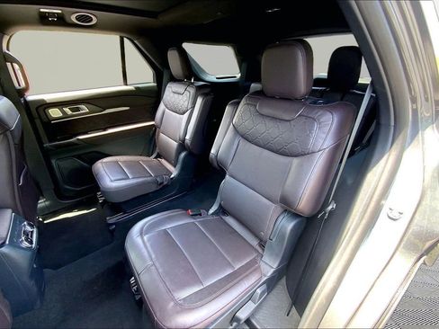 Used 2025 Ford Explorer Platinum w/ LUX Leather Package AWD/4WD image 16