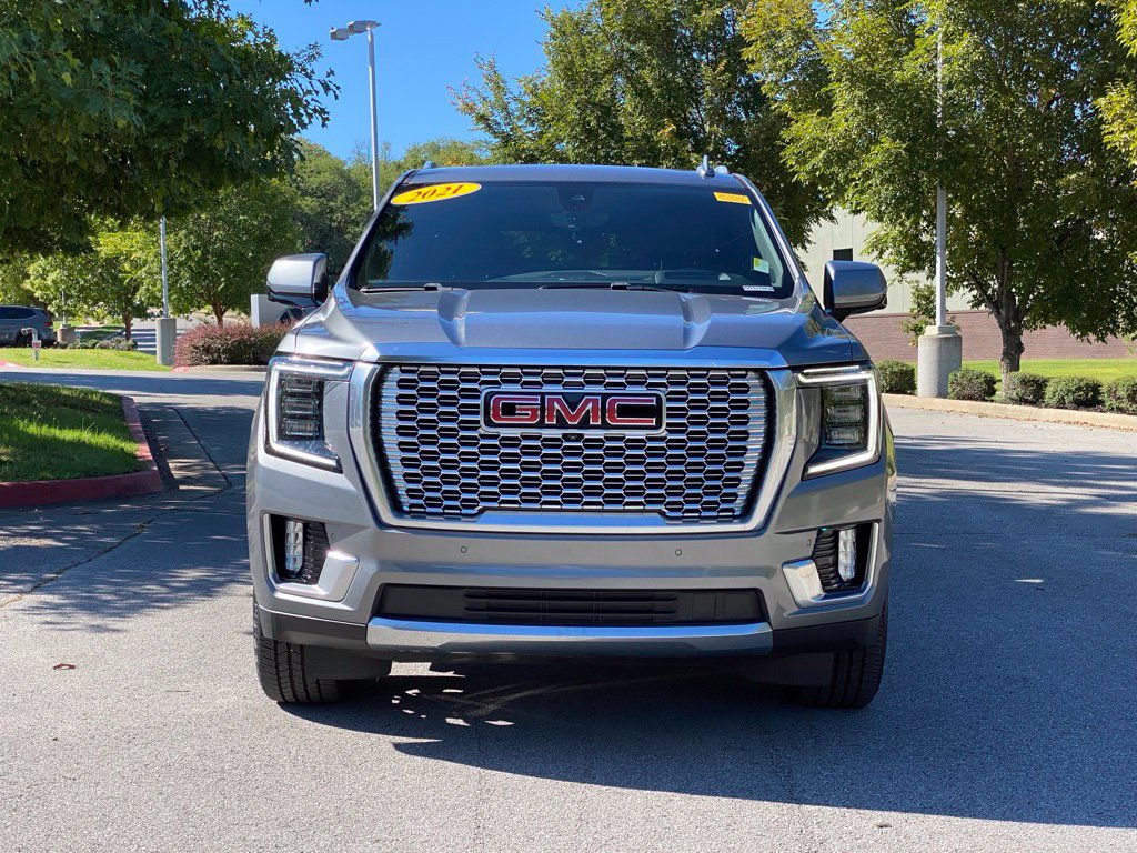 Used 2021 GMC Yukon Denali w/ Denali Premium Package AWD/4WD image 2
