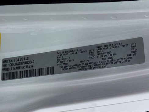 Used 2023 Jeep Gladiator Sport image 30