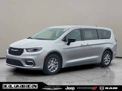 New 2026 Chrysler Pacifica Select