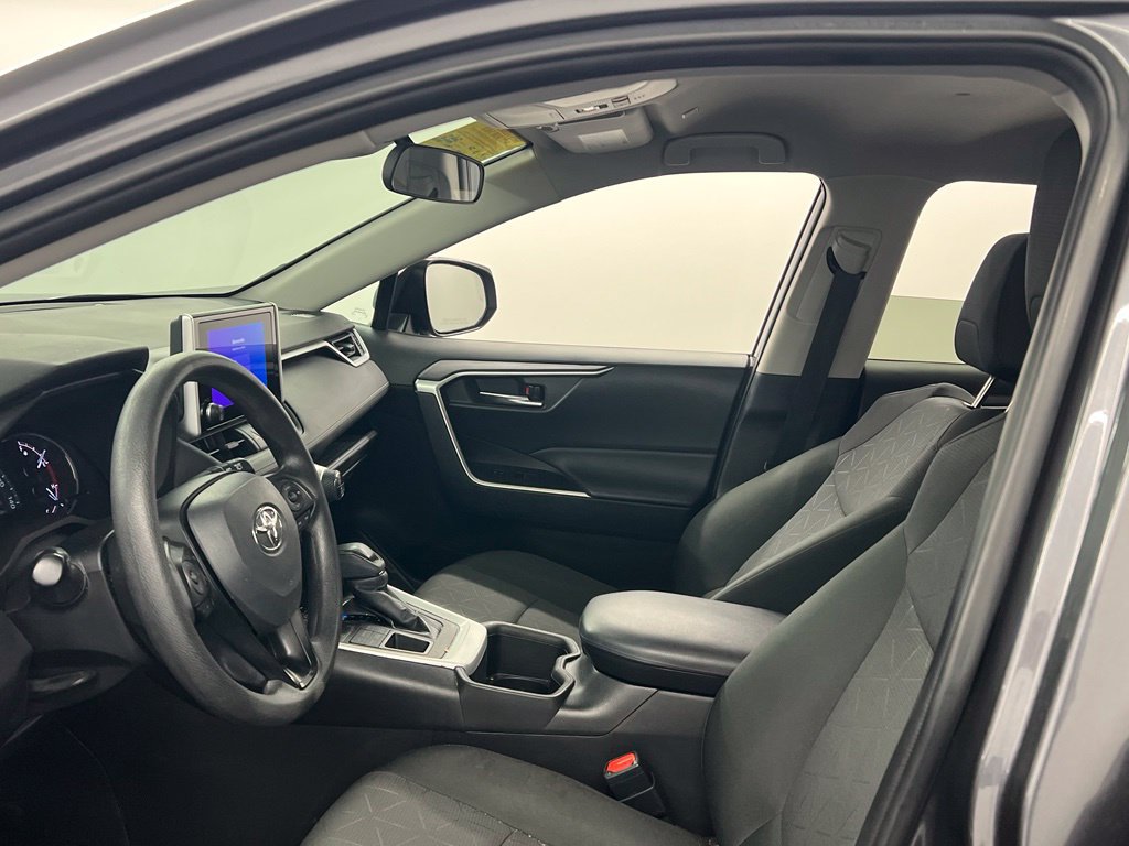 Used 2024 Toyota RAV4 XLE AWD/4WD image 9