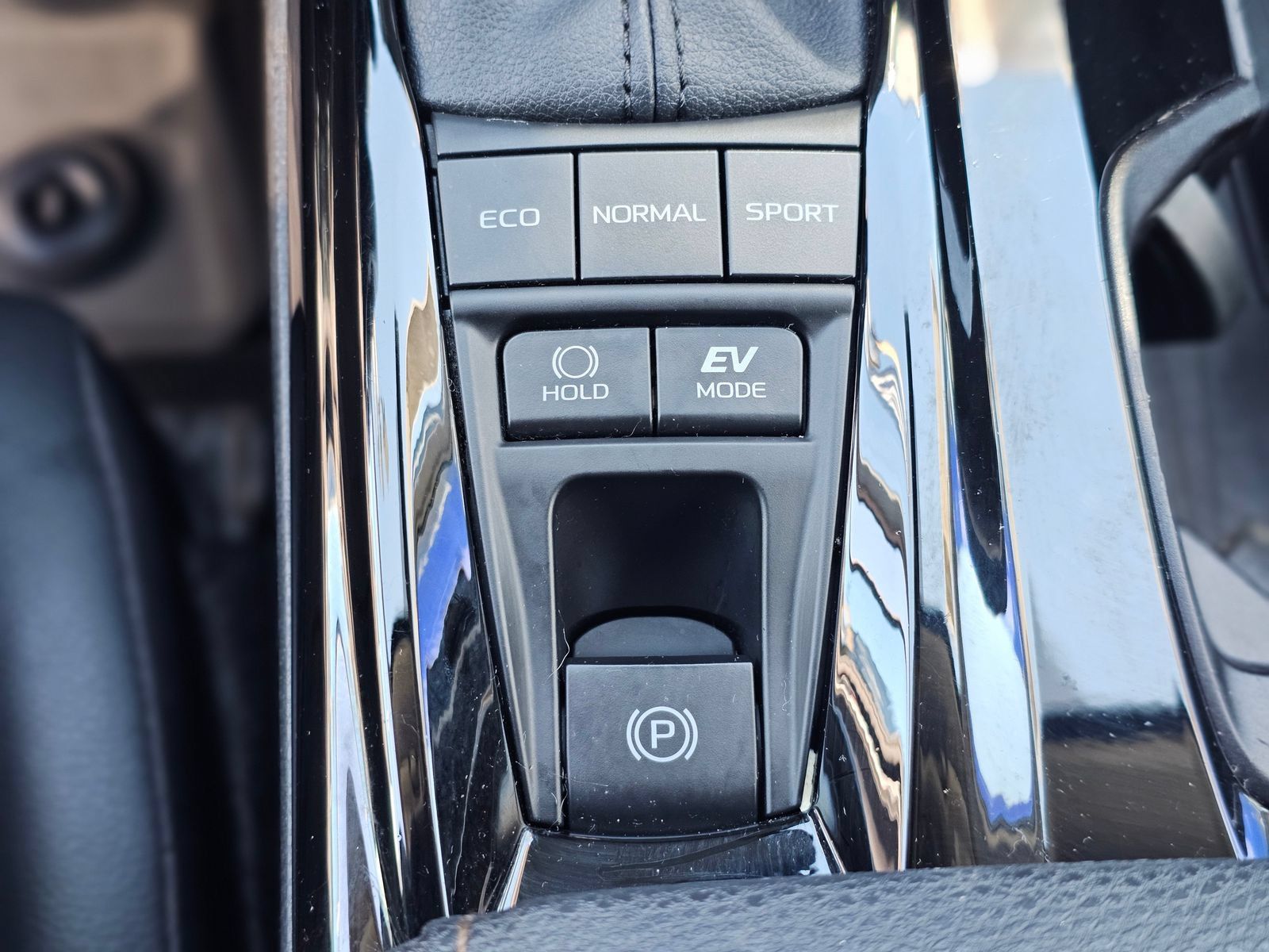 Used 2025 Toyota Camry XLE FWD image 17