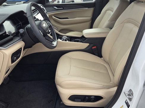 Used 2022 Jeep Grand Cherokee Limited 4xe image 9