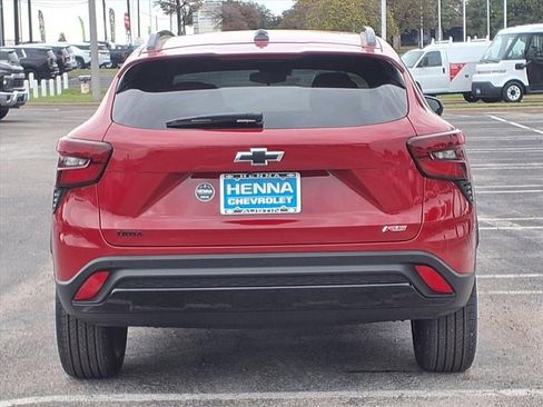 New 2026 Chevrolet Trax RS w/ Sunroof Package FWD image 5