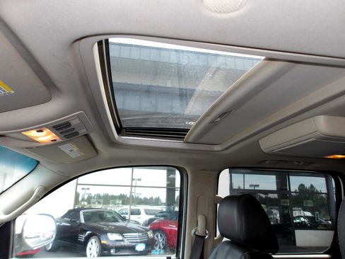 Used 2008 GMC Yukon XL Denali image 16