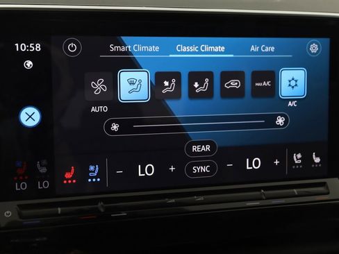 Used 2024 Volkswagen Atlas SE image 30