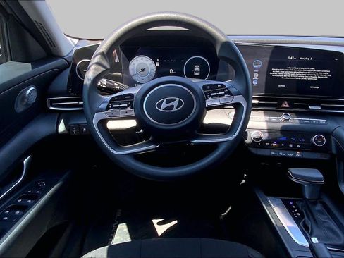 Used 2024 Hyundai Elantra SEL FWD image 6