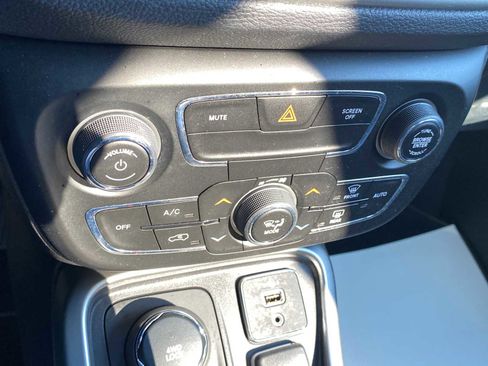 Used 2021 Jeep Compass Latitude image 29