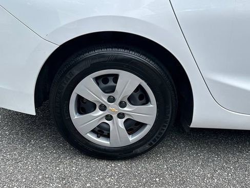 Used 2016 Chevrolet Cruze LS FWD image 17