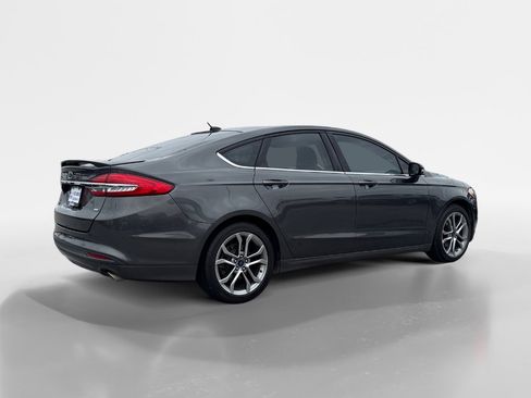 Used 2017 Ford Fusion SE w/ Equipment Group 201A image 6