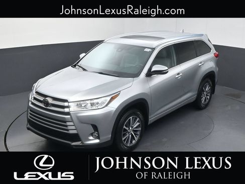 Used 2018 Toyota Highlander XLE AWD/4WD image 25