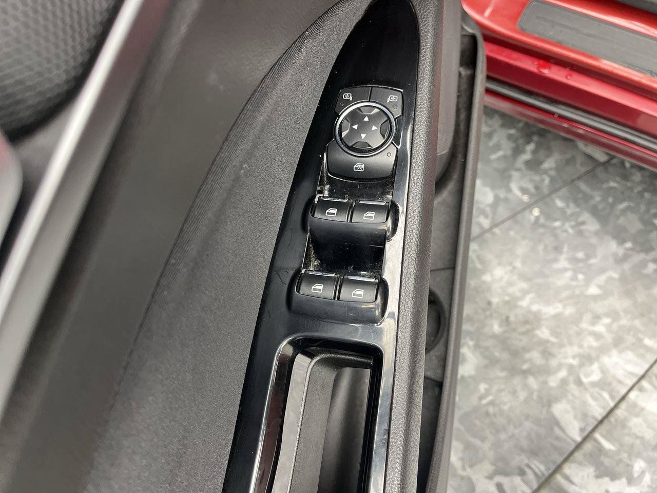 Used 2016 Ford Fusion SE AWD/4WD image 9
