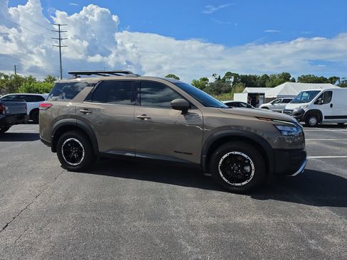 Used 2025 Nissan Pathfinder Rock Creek AWD/4WD image 2