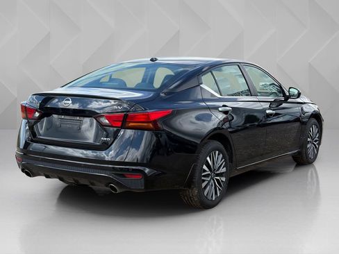 Used 2024 Nissan Altima 2.5 SV w/ SV Premium Package AWD/4WD image 5