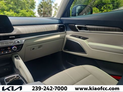 Certified 2024 Kia Telluride SX w/ Towing Package AWD/4WD image 17