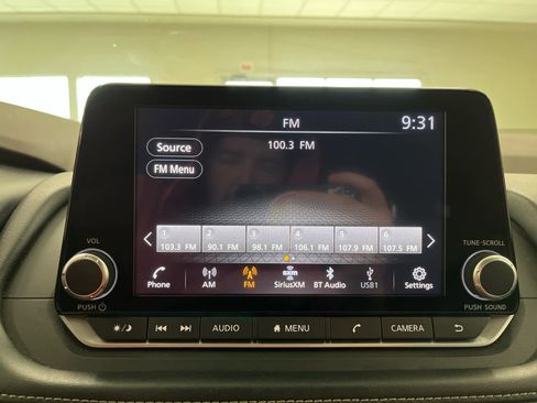 Used 2023 Nissan Rogue SV image 30