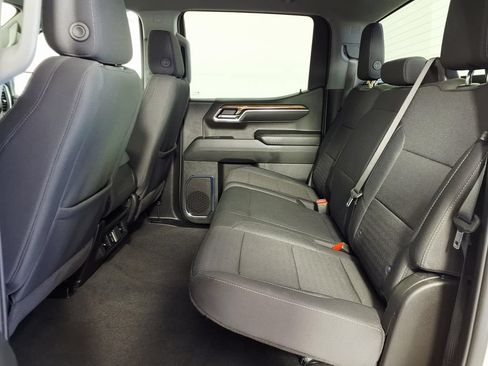 Used 2025 Chevrolet Silverado 1500 LT RWD image 9