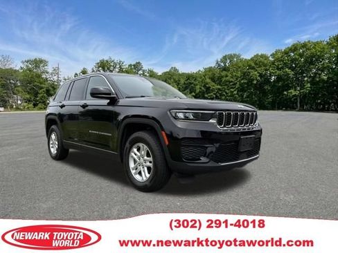Used 2024 Jeep Grand Cherokee Laredo AWD/4WD image 1
