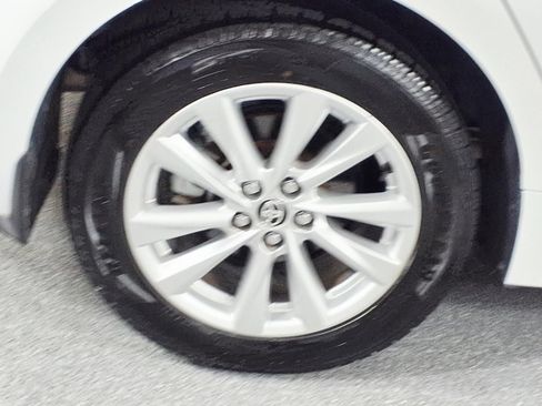 Used 2023 Toyota Corolla SE FWD image 4