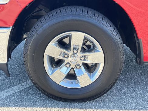 Used 2021 RAM 1500 Classic SLT image 33