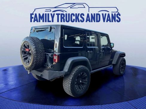 Used 2012 Jeep Wrangler Unlimited Rubicon w/ Connectivity Group image 5