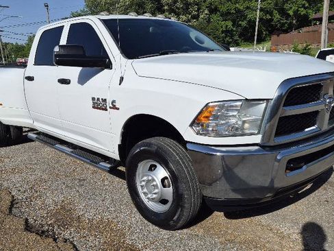 Used 2015 RAM 3500 Tradesman w/ Chrome Appearance Group AWD/4WD image 3