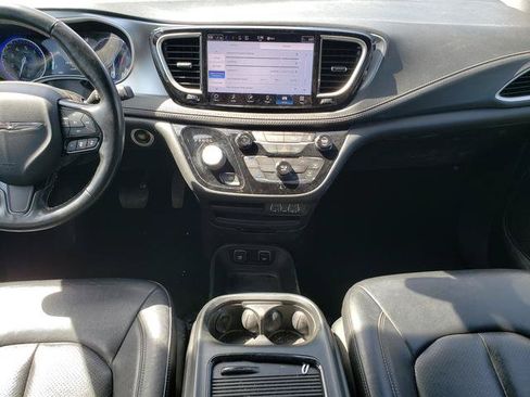 Used 2021 Chrysler Pacifica Touring-L w/ S Appearance Package FWD image 16
