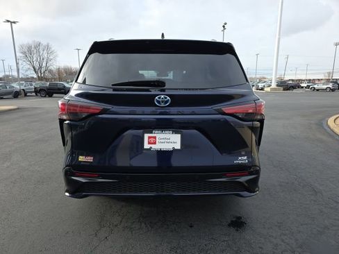 Used 2021 Toyota Sienna XSE image 7