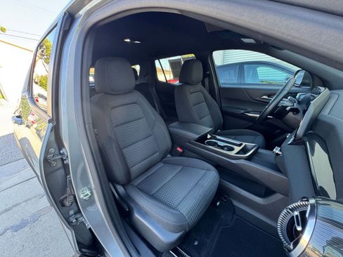 Used 2025 Chevrolet Equinox LT image 35