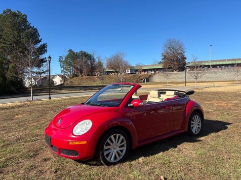 Used 2008 Volkswagen Beetle SE image 1