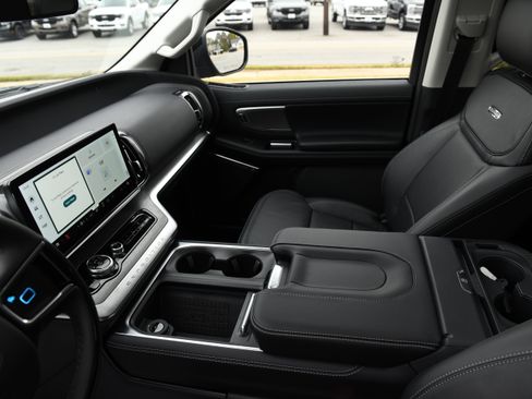 New 2025 Ford Expedition Platinum w/ Driver's Package image 29