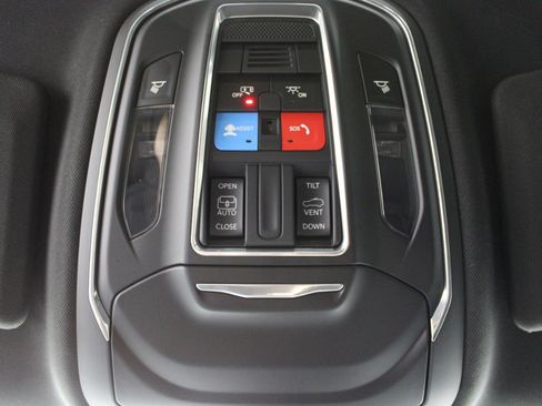 Used 2025 Jeep Grand Cherokee Laredo X image 12