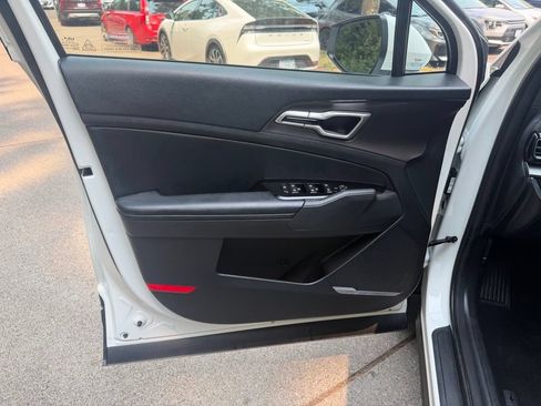 Certified 2025 Kia Sportage EX AWD/4WD image 10