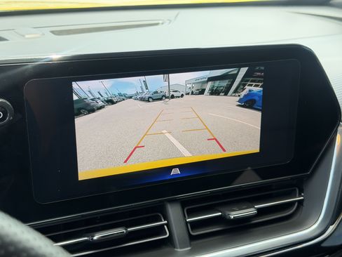 Certified 2024 Chevrolet Trax RS w/ Sunroof Package FWD image 25