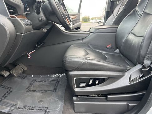 Used 2020 Cadillac Escalade ESV Luxury image 24