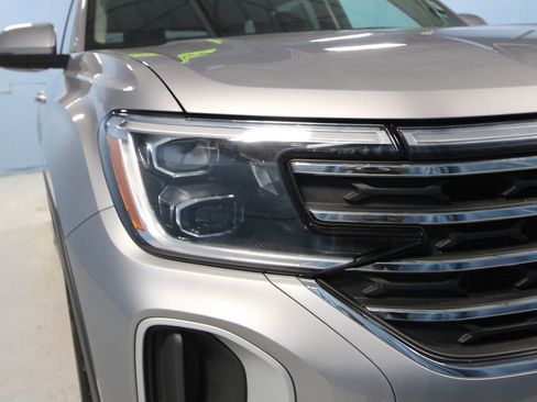 Used 2025 Volkswagen Atlas SE image 37