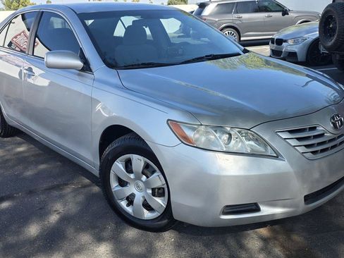 Used 2009 Toyota Camry SE FWD image 3