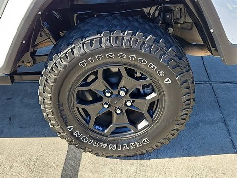 Used 2022 Jeep Gladiator Willys image 8