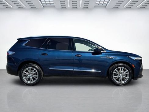 Used 2022 Buick Enclave Essence w/ Experience Buick Package AWD/4WD image 2