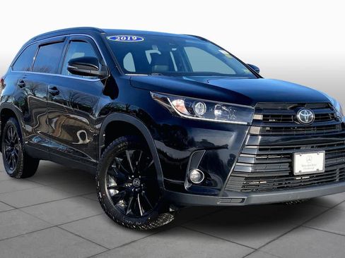 Used 2019 Toyota Highlander SE image 3