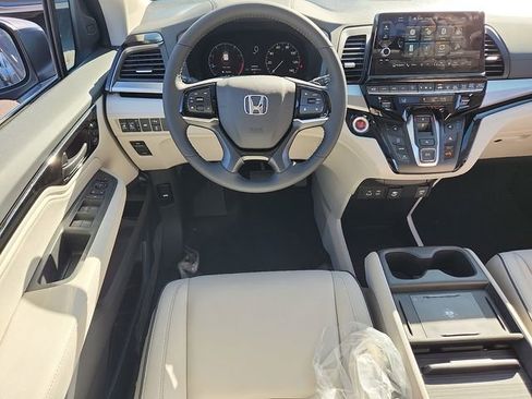 New 2026 Honda Odyssey Touring image 11
