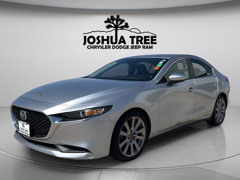 Used 2020 MAZDA MAZDA3 Sedan w/ Select Package FWD image 3